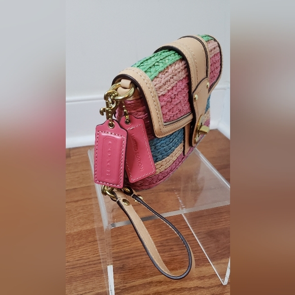 Coach Straw Mulitcolor Leather Trim Limited Edition Turnlock Wristlet Wallet - Picture 3 of 6